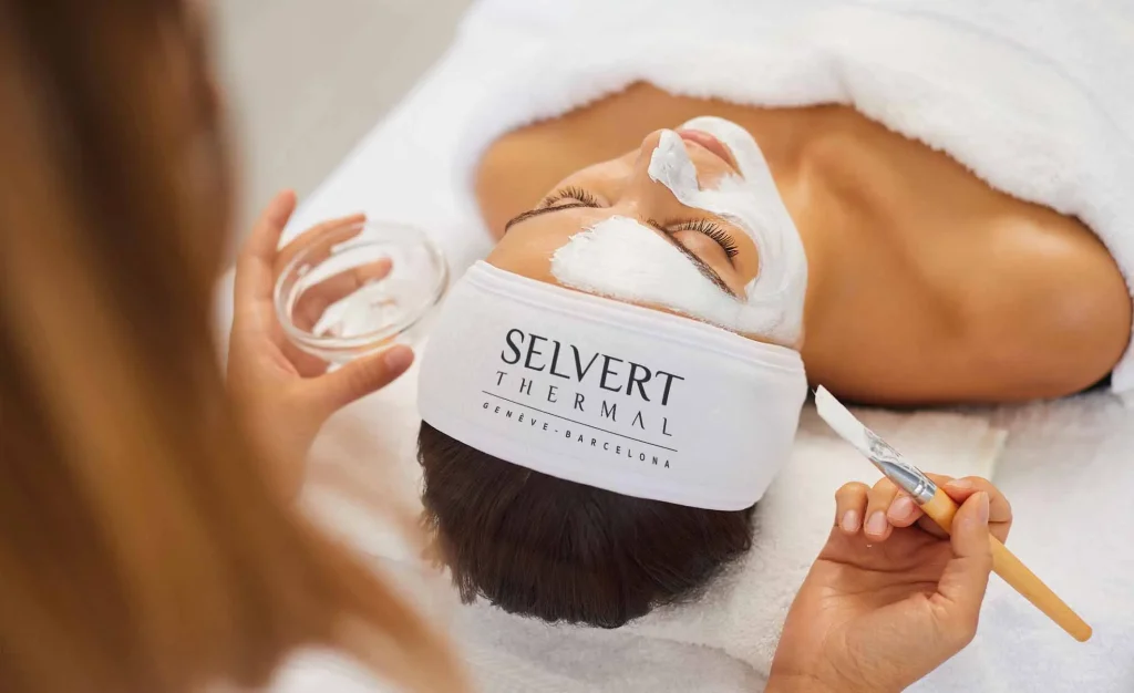 Bekentenissen Van Een 'Facialholic': Een Reis Rond De ... - Gezichtsbehandelingen voor gevoelige huid - SoCleanClinic.be thumbnail